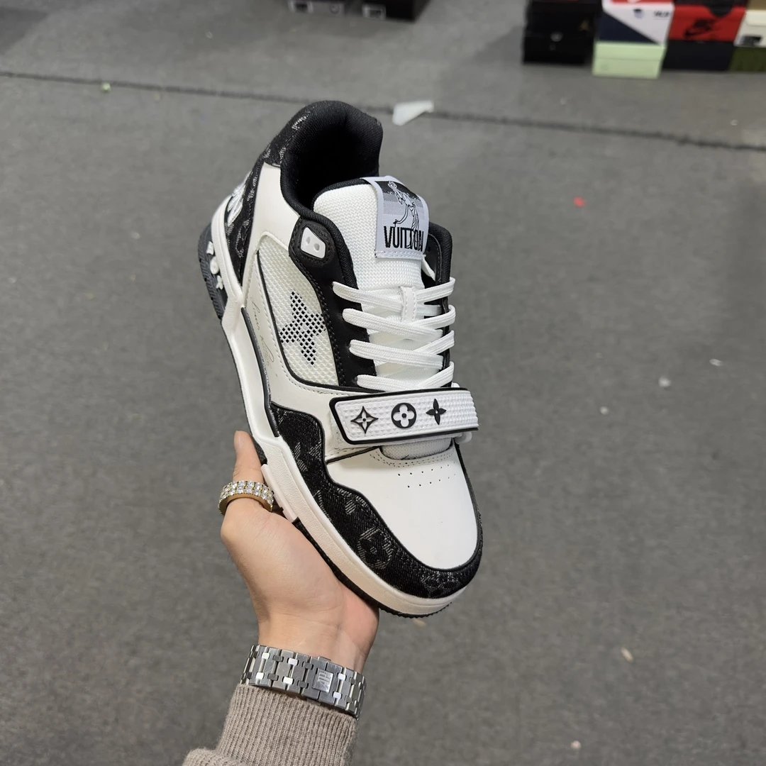 LV Trainer Sneaker