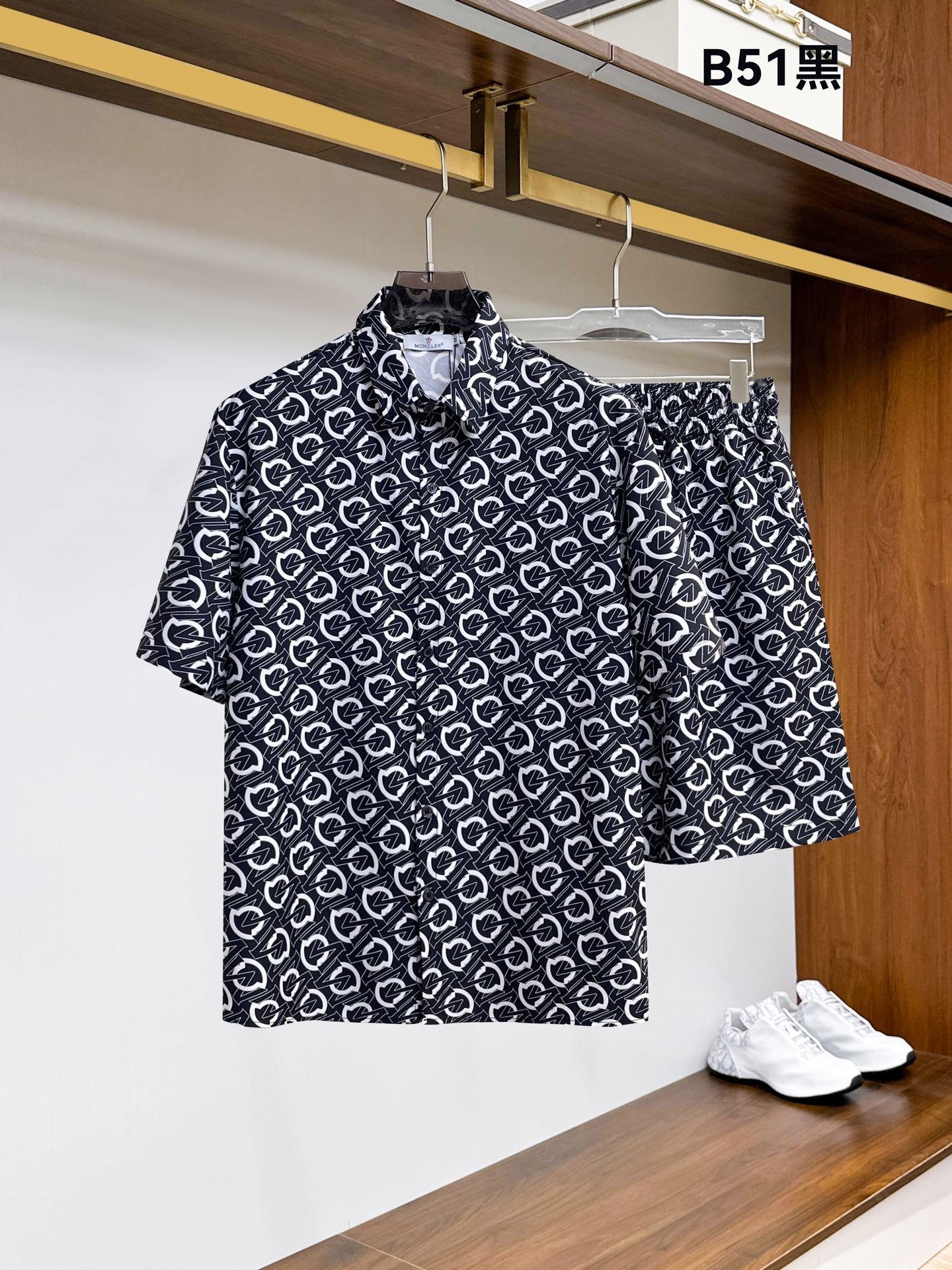 Moncler's new shirt set T-shirt