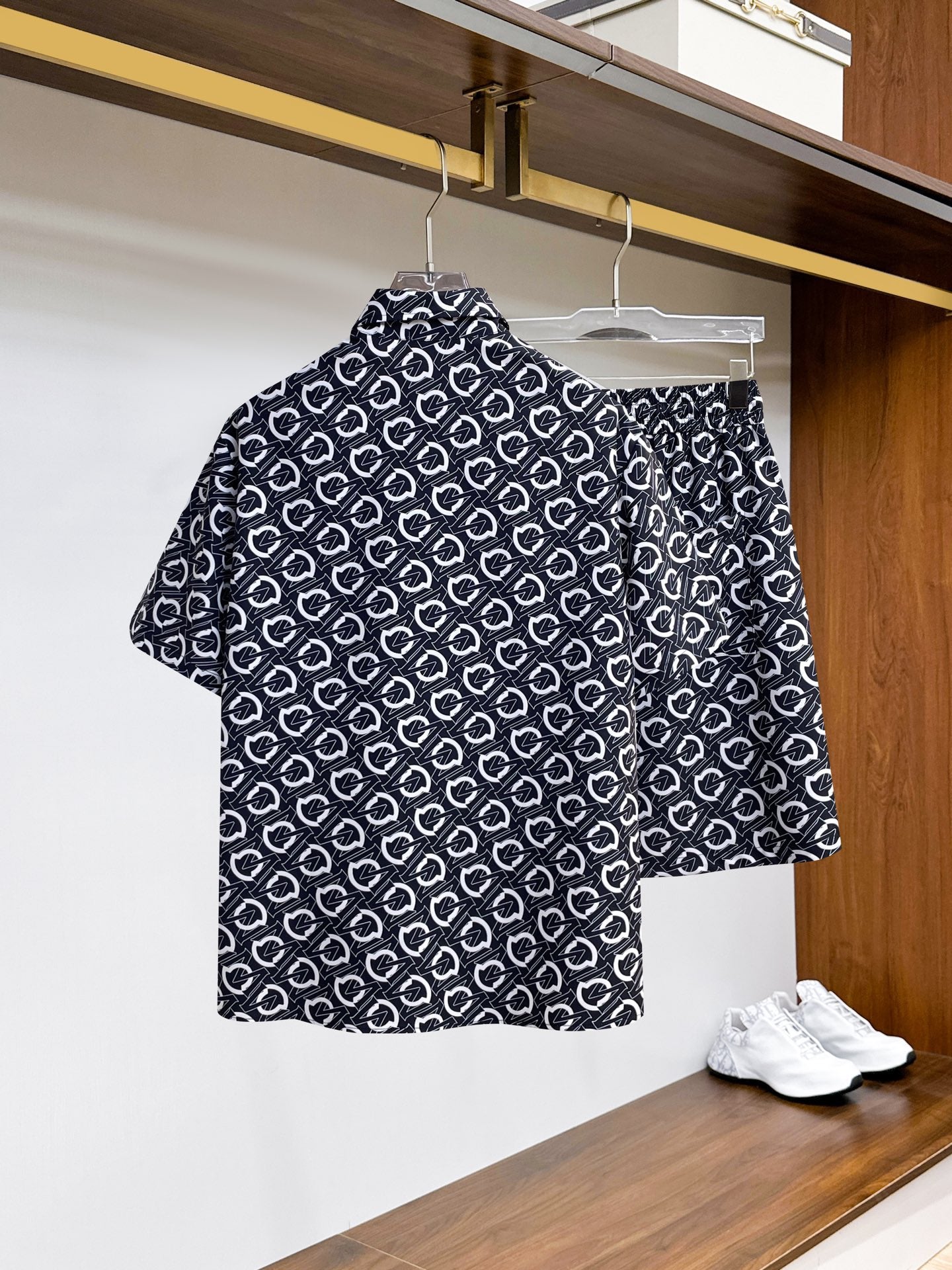 Moncler's new shirt set T-shirt