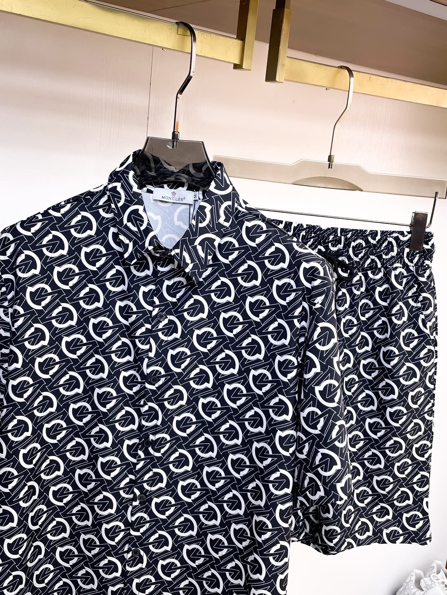 Moncler's new shirt set T-shirt