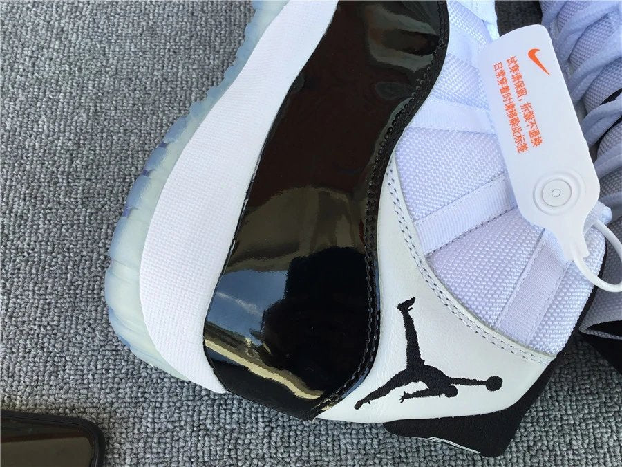 Air Jordan 11 Concord